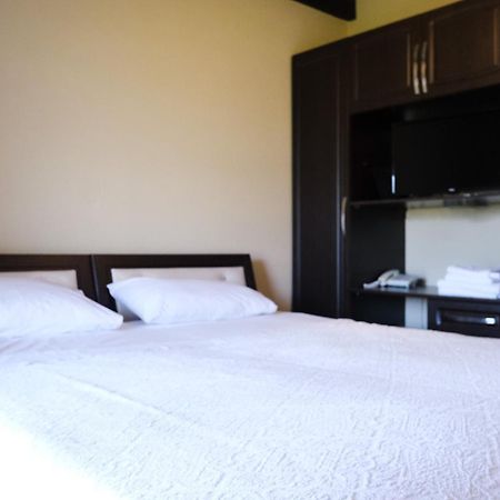 Hotel Vila Bruci Burrel ภายนอก รูปภาพ