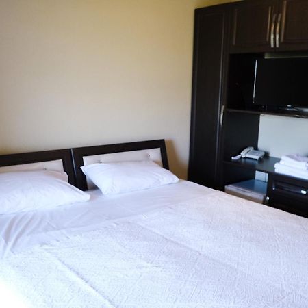 Hotel Vila Bruci Burrel ภายนอก รูปภาพ