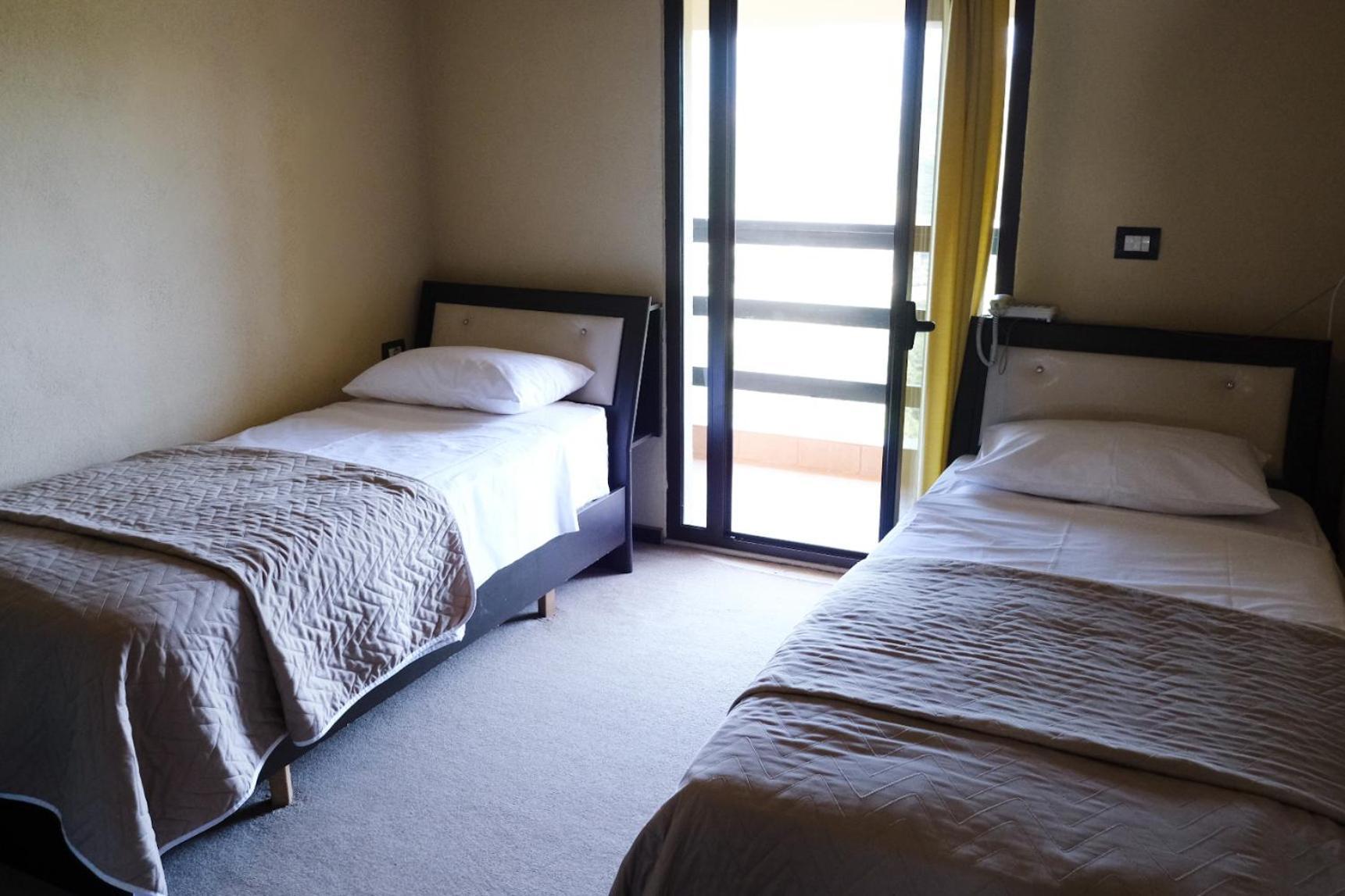 Hotel Vila Bruci Burrel ภายนอก รูปภาพ