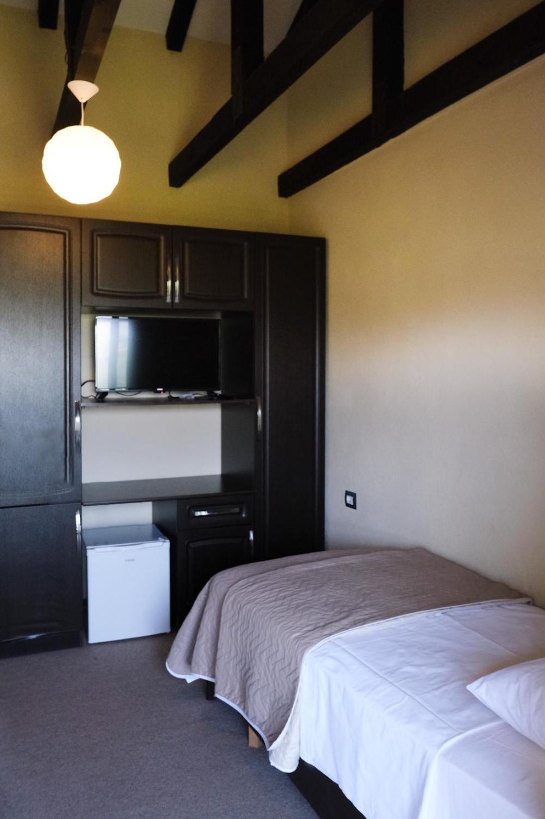 Hotel Vila Bruci Burrel ภายนอก รูปภาพ